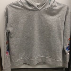 Gray cropped hoodie with flowers
